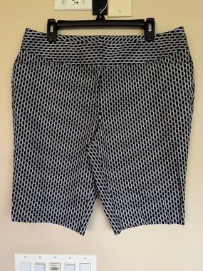 Worthington Modern Fit Black & White Geometric Bermuda Shorts